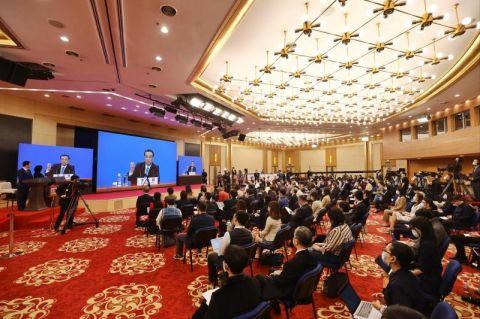 李克強(qiáng)：今年政府支出更多向民生領(lǐng)域傾斜，特別是義務(wù)教育和基本醫(yī)療